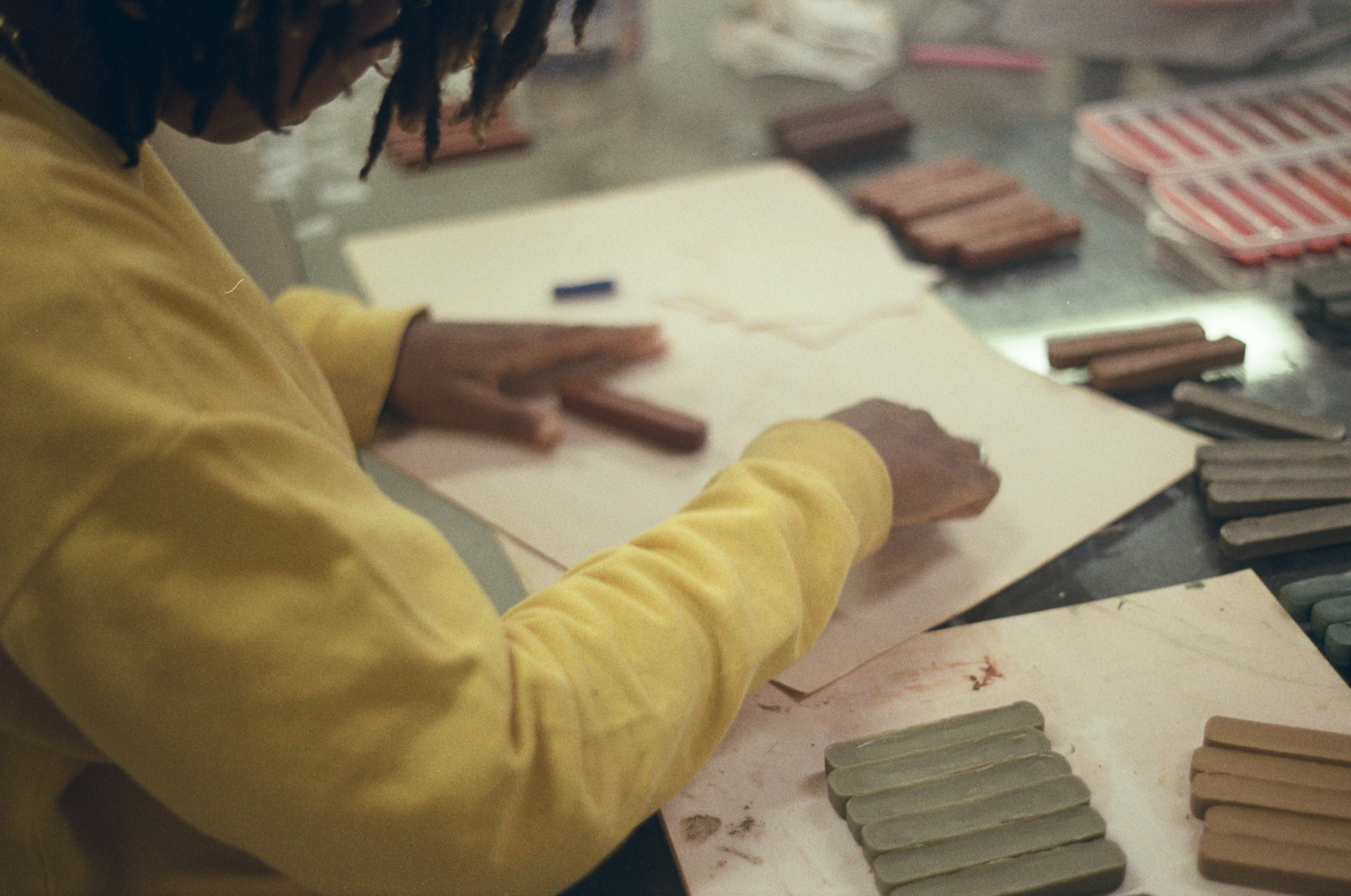 Carla Santana in the studio © Courtesy Quadra Galeria