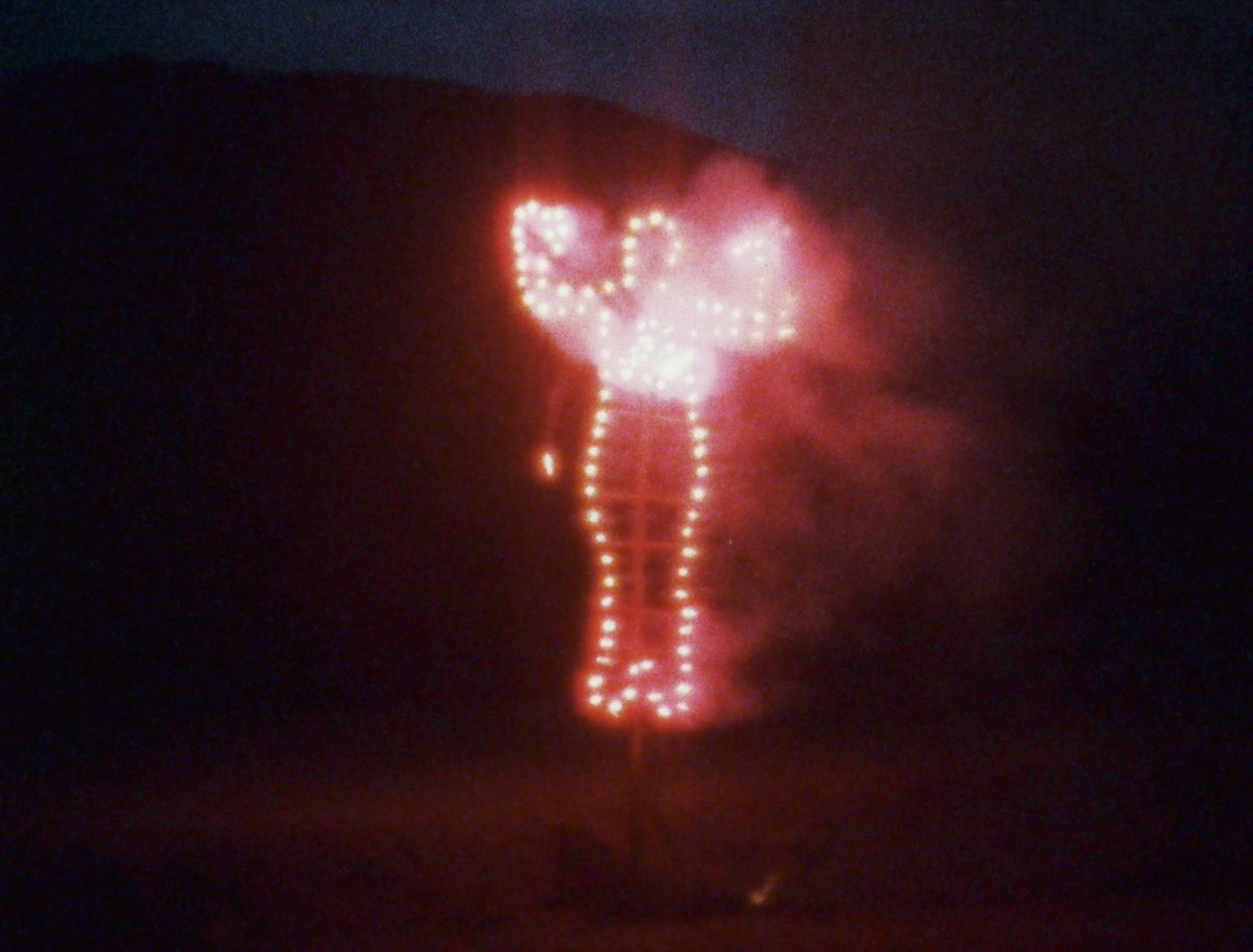 Ana Mendieta, "Anima, Silueta de Cohetes (Firework Piece)", 1976. © Mendieta, Ana/ AUTVIS, Brasil, 2023.