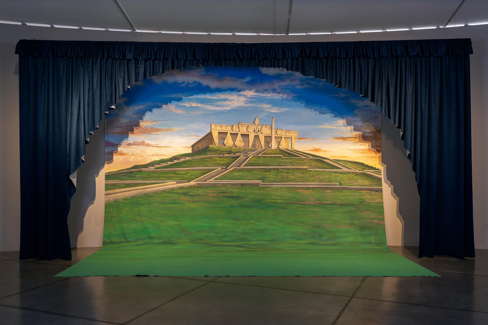Talles Lopes, "O velho Fórum do Cruzeiro do Sul", 2022. Acrílica sobre tela e tecido, 600 × 200 × 300 cm. Foto: Paulo Rezende. © cortesia Cerrado Galeria.