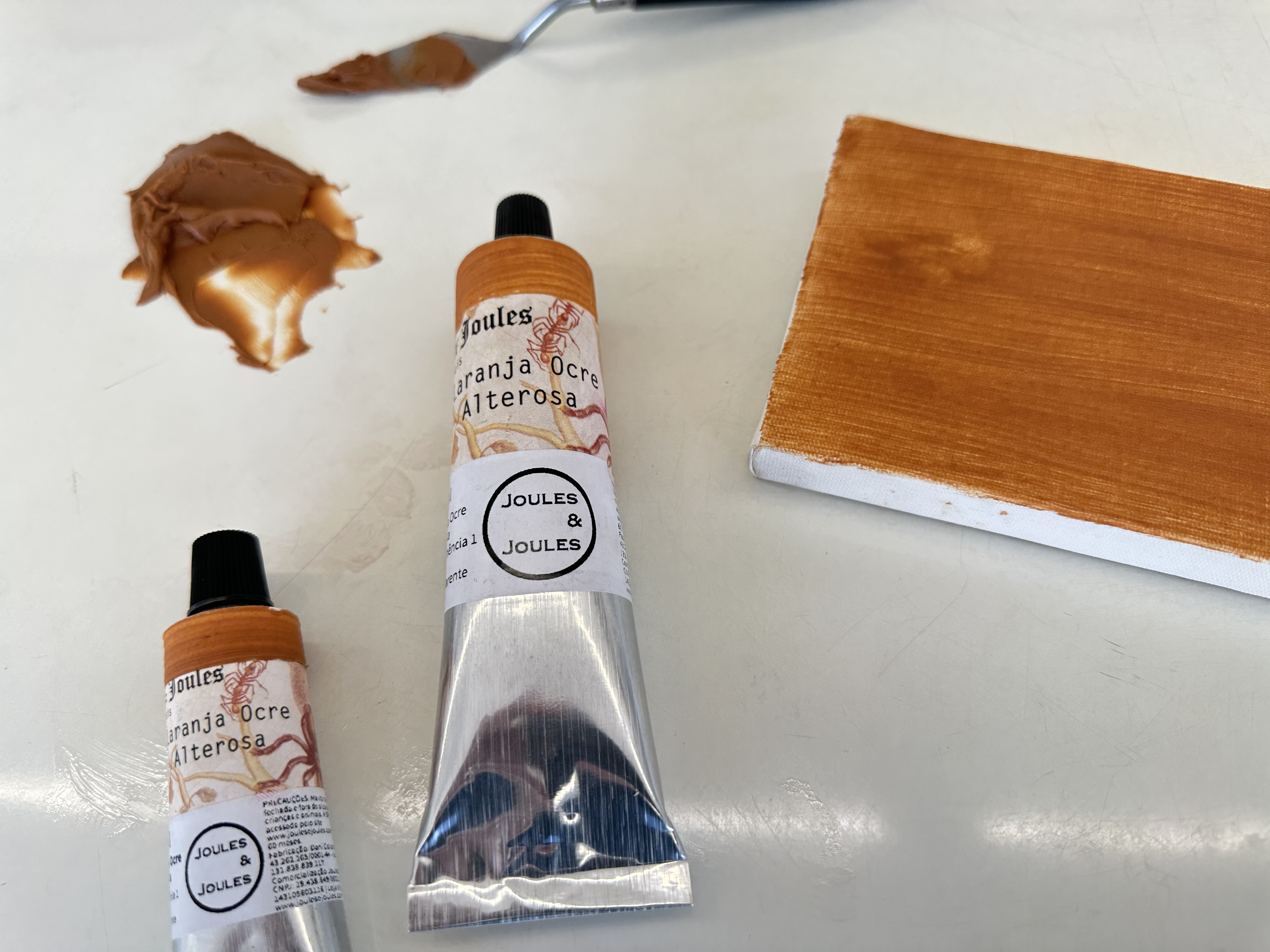 Oil paint "Laranja Ocre Alterosa" © Cortesia Joules & Joules