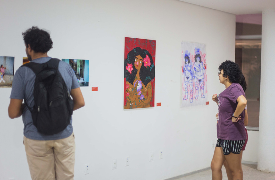 Obras de Erica R. e Terroristas del Amor na exposição "Corpos Furiosos", curadoria de Dhiovana Barroso e Marissa Noana, Fortaleza (CE) (Foto: Levante Nacional Trovoa)